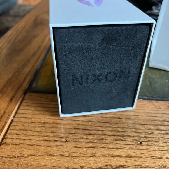 Nixon Corporal SS - All Gold - Like New - Picture 5 of 6